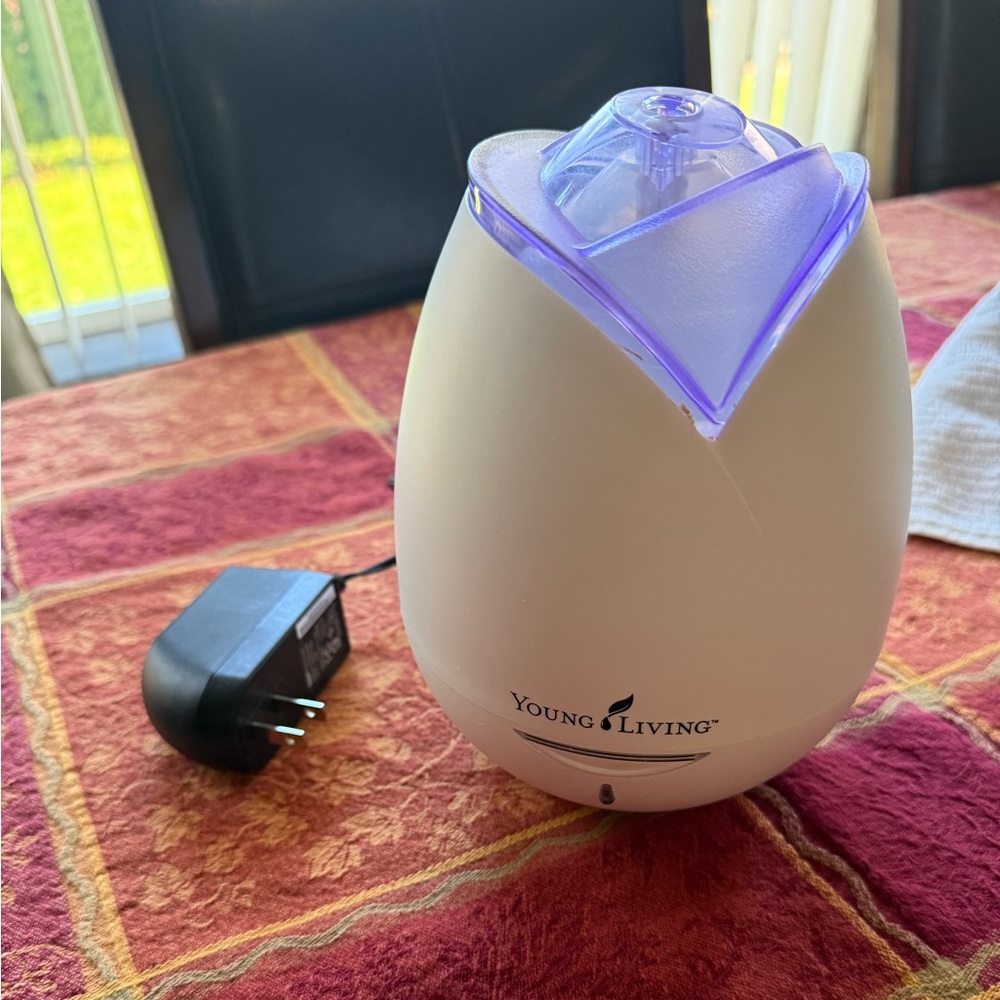 Young Living White and Purple Tulip Aroma Diffuser EUC